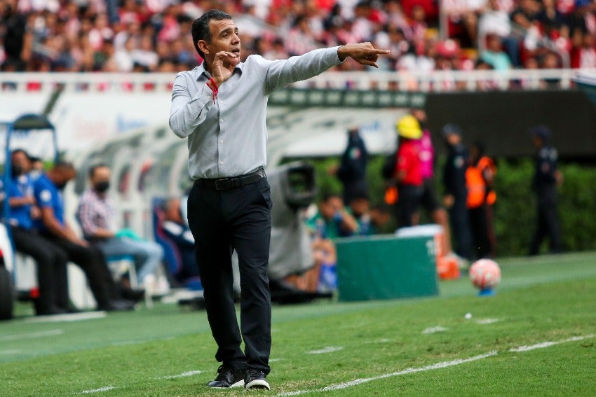 Ricardo Cadena durante la victoria de Chivas