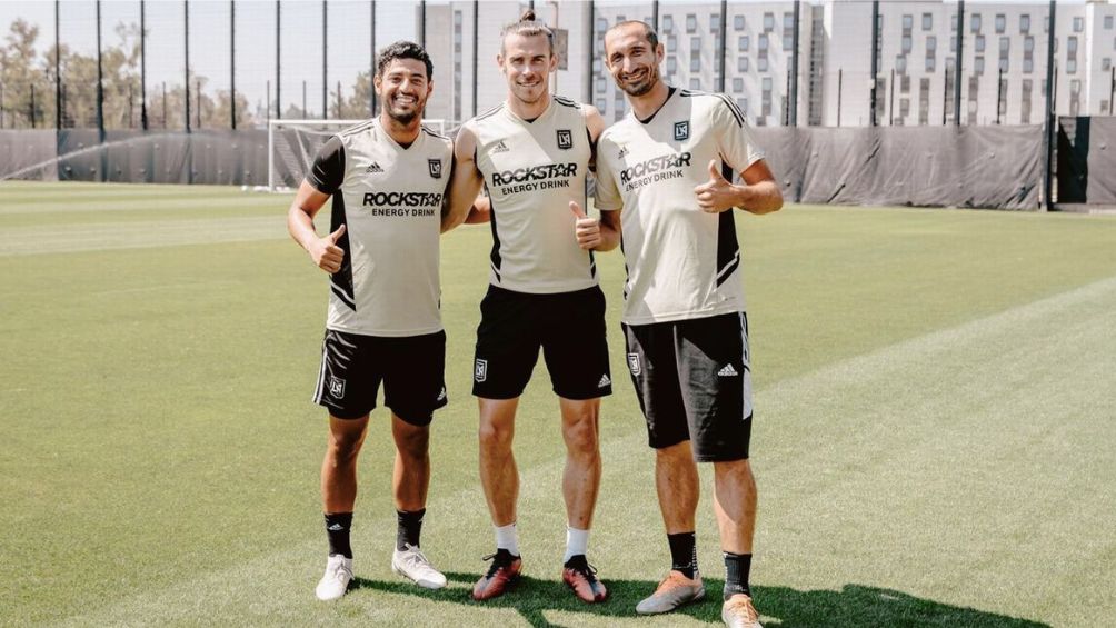 Giorgio con Gareth Bale y Carlos Vela