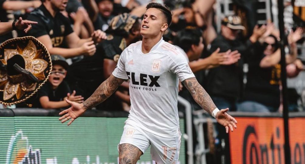 Brian Rodríguez festejando un gol