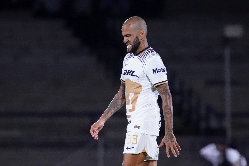 Dani Alves con Pumas