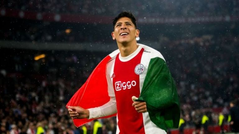 Edson Álvarez con la bandera mexicana en título del Ajax 