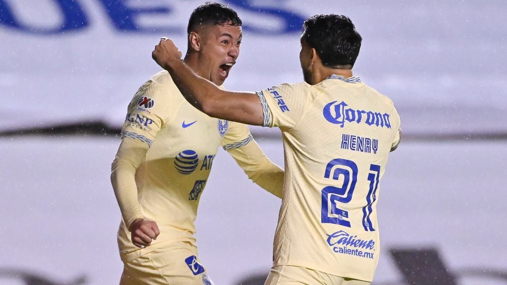 Emilio Lara en festejo con América