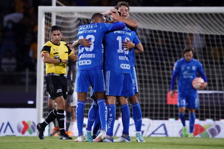 Tigres celebrando su gol