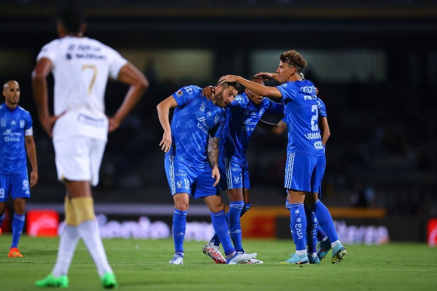 Gignac celebrando su gol vs Pumas