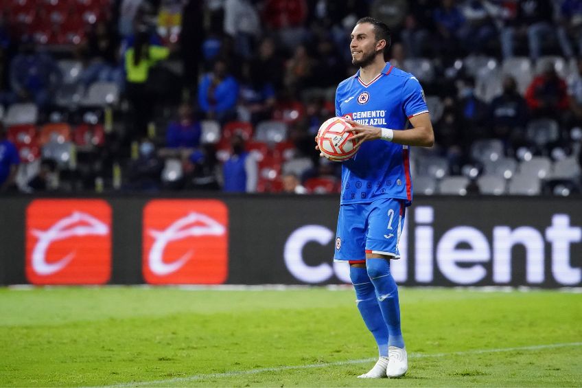 Alejandro Mayorga durante un partido de Cruz Azul