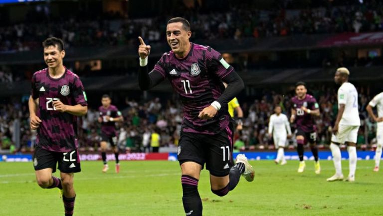 Rogelio Funes Mori festejando un gol 