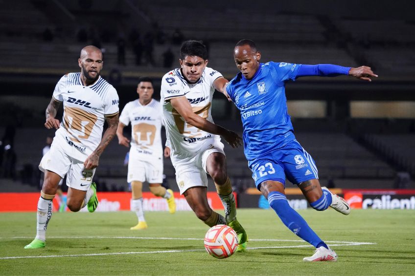 Ricardo Galindo durante un partido de Pumas