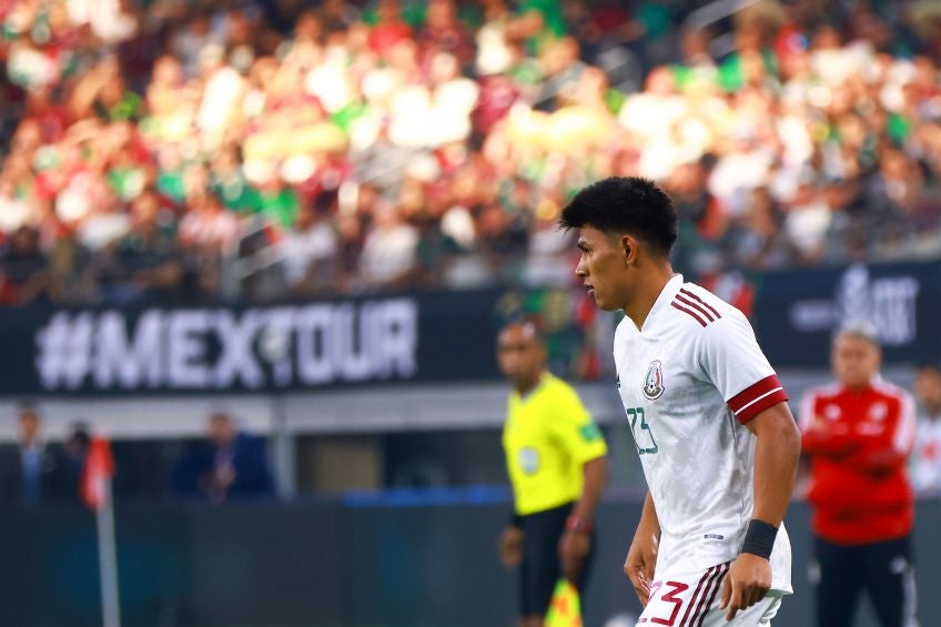 Jesús Gallardo durante un partido de México