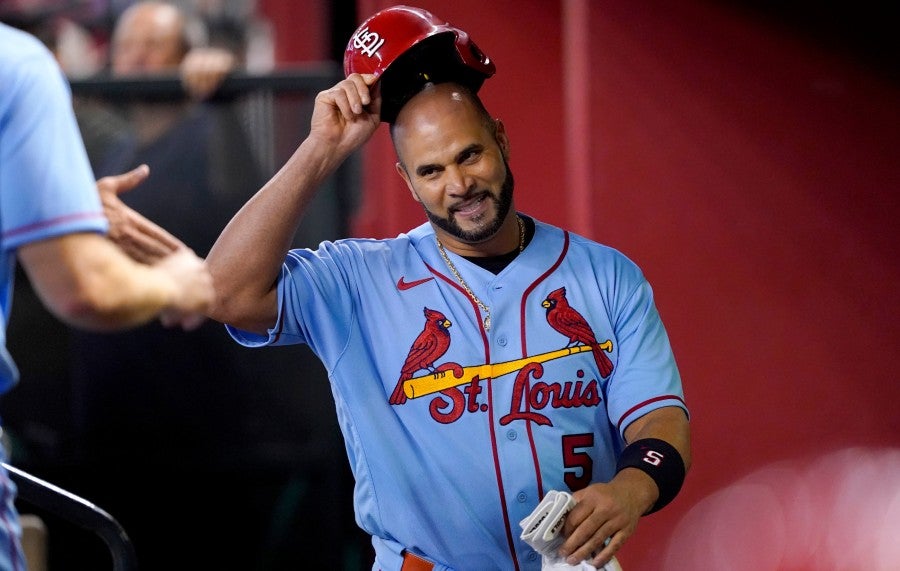 Albert Pujols festejando cuadrangular