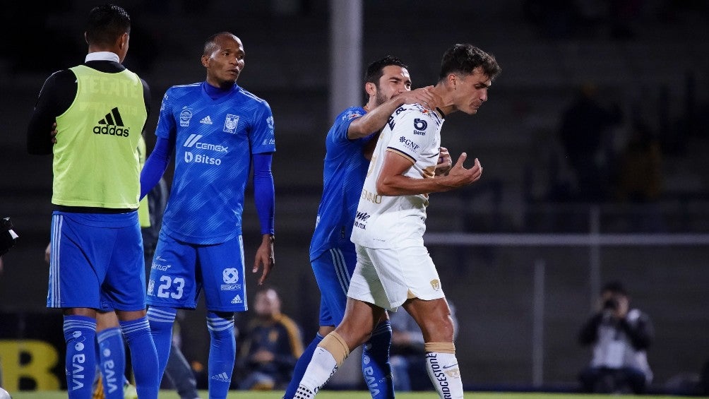 Juan Dinenno, delantero de Pumas durante partido ante Tigres