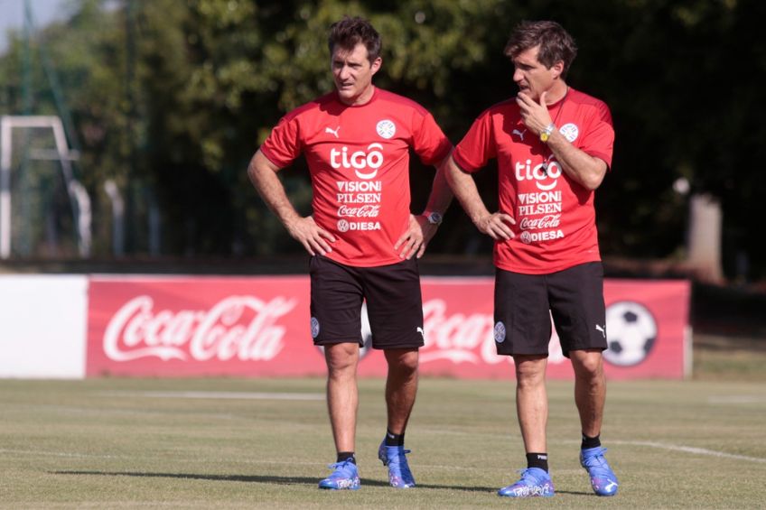 Guillermo y Gustavo Barros Schelotto durante un entrenamiento