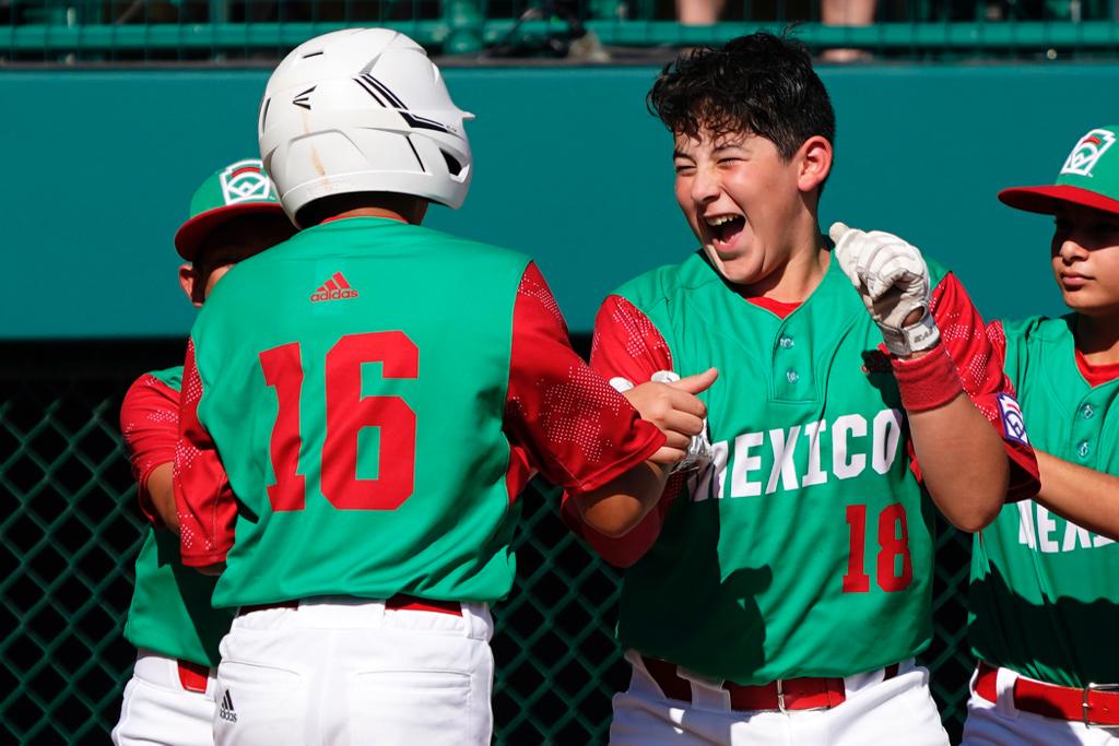 México celebrando su única carrera 