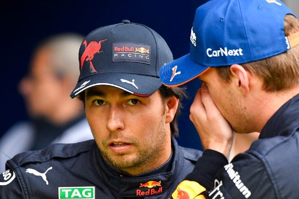 Checo junto Max Verstappen 