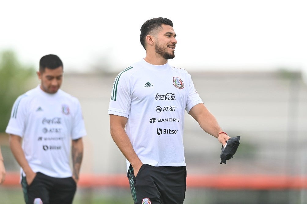 Henry Martín entrenando con la Selección Mexicano