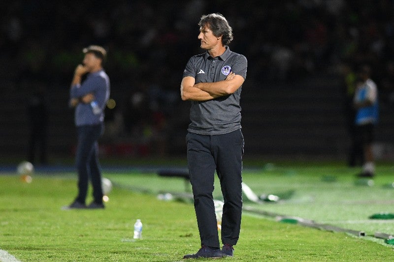 Gabriel Caballero dirigiendo a Mazatlán