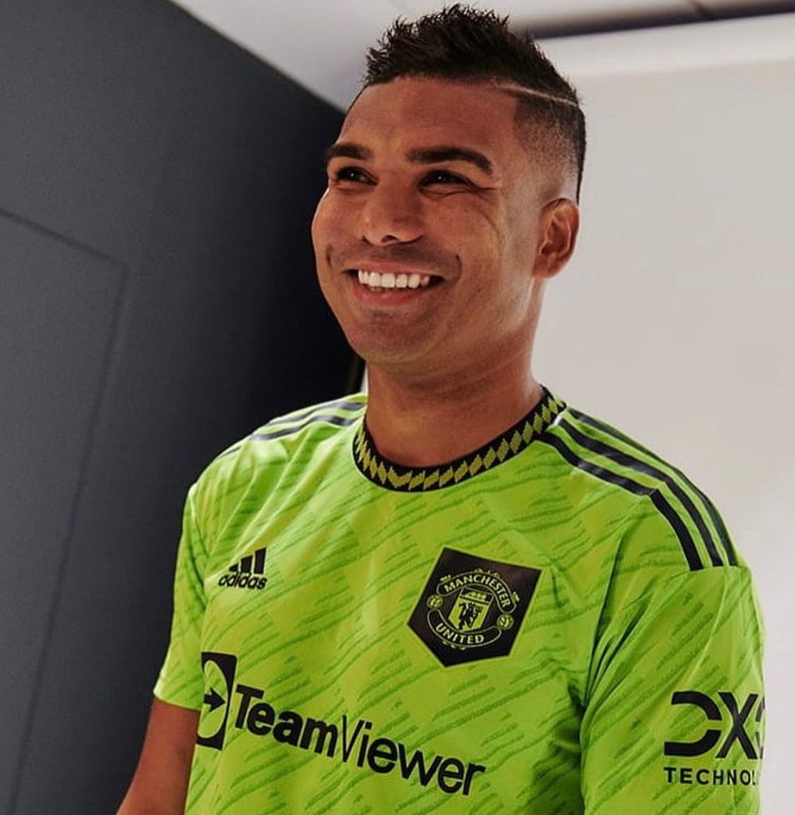 Casemiro con la playera del United