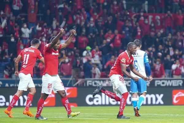 Andrés Mosquera celebra gol con Toluca