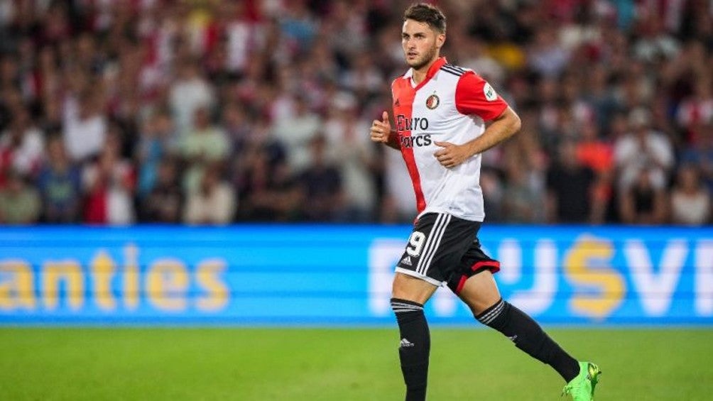 Santiago Giménez al debutar con el Feyenoord 