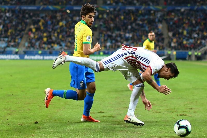 Lucas Paquetá en acción con Brasil