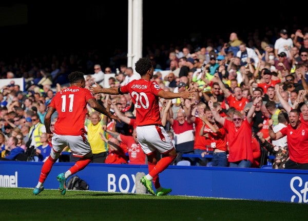 Nottingham Forest celebra gol