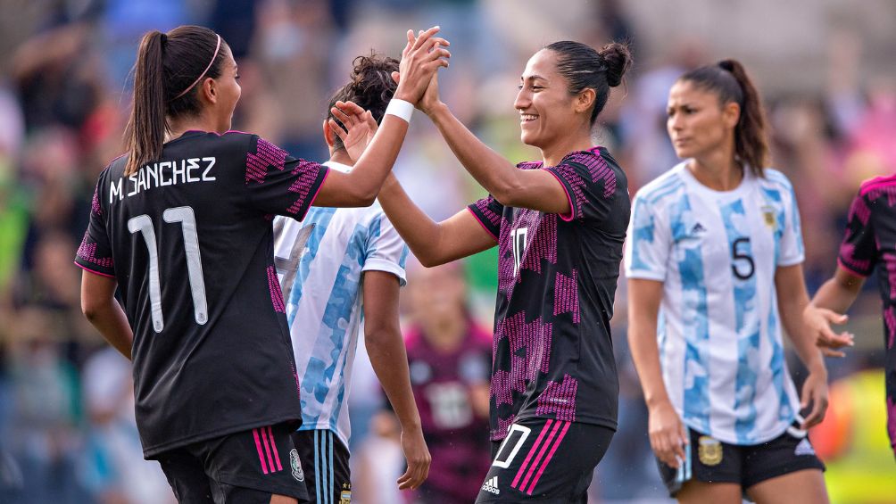 Sin cuerpo técnico y sin tres de sus figuras; Así jugará la Selección Femenil