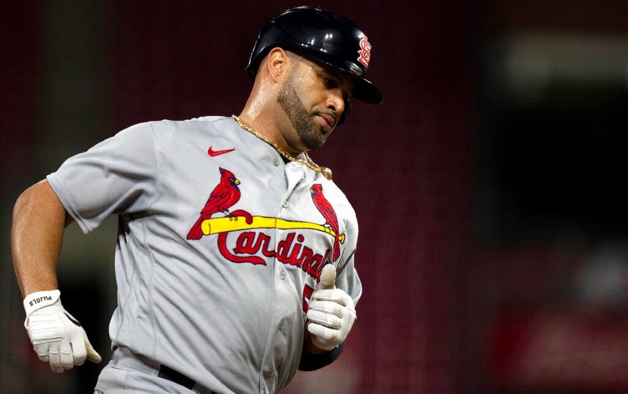 Pujols recorriendo las bases