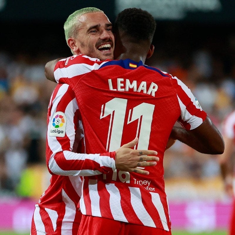 Griezmann y Lemar festejando un gol con el Atlético