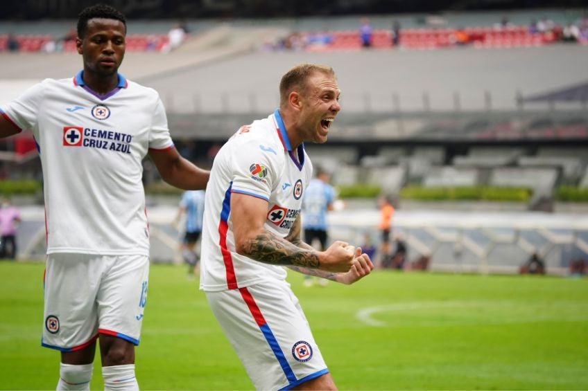 Rodolfo Rotondi festejando un gol