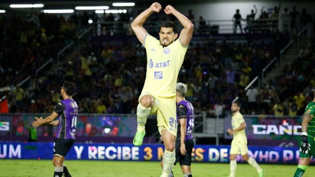 Henry Martín en festejo de gol