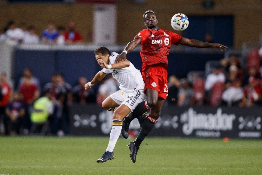 Chicharito Hernández durante el partido vs Toronto