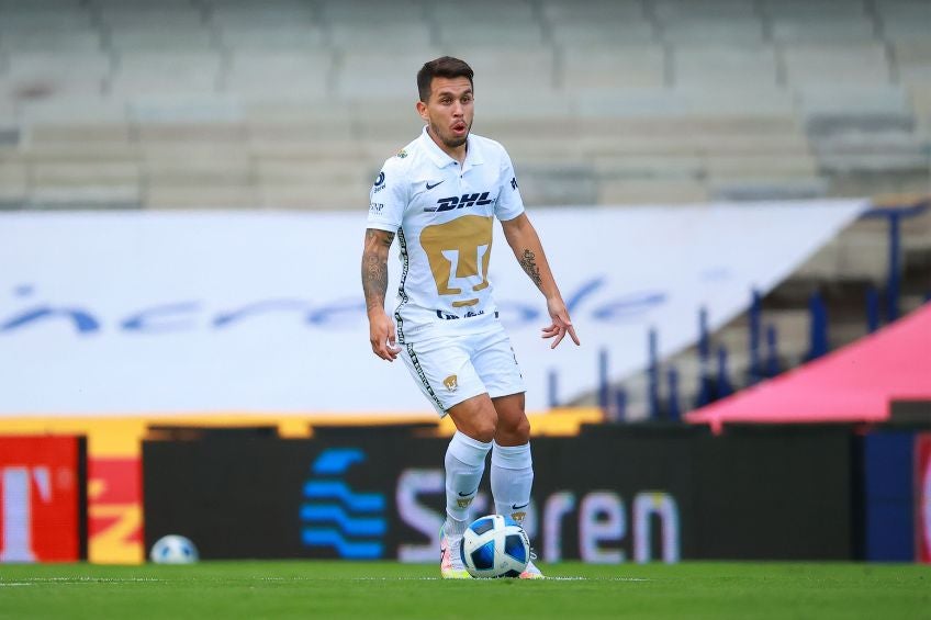 Cristian Battocchio durante un partido de Pumas