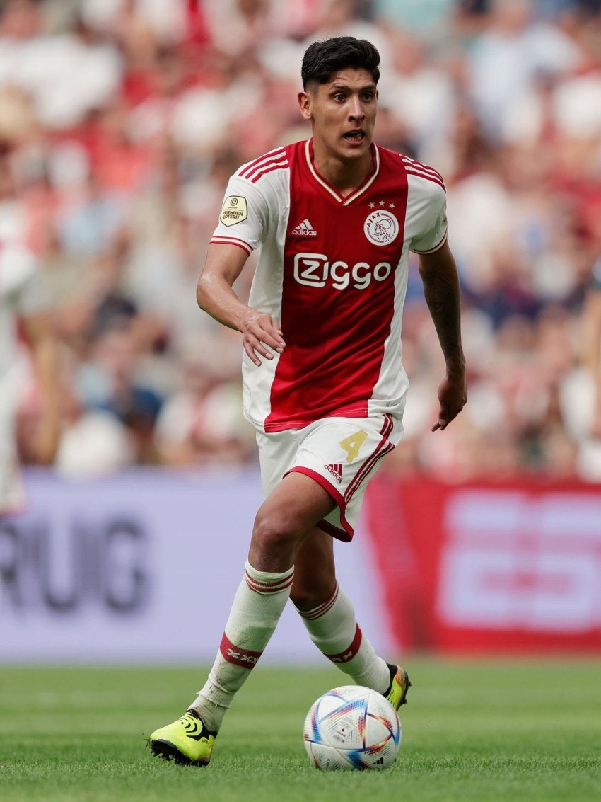 Edson Álvarez en un partido del Ajax