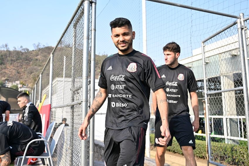 Tecatito en un entrenamiento de México