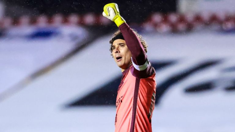 Memo Ochoa en festejo