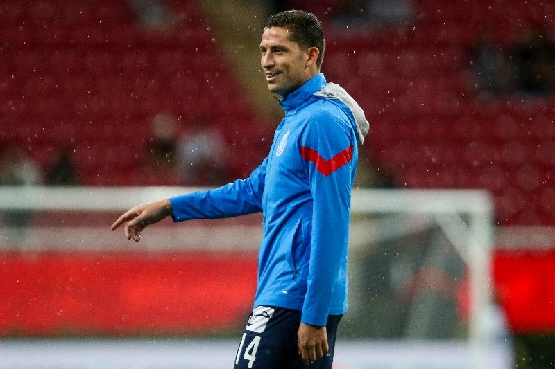 Santiago Ormeño en entrenamiento con Chivas