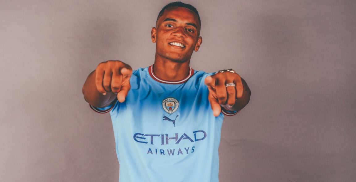 Manuel Akanji presume los colores del City