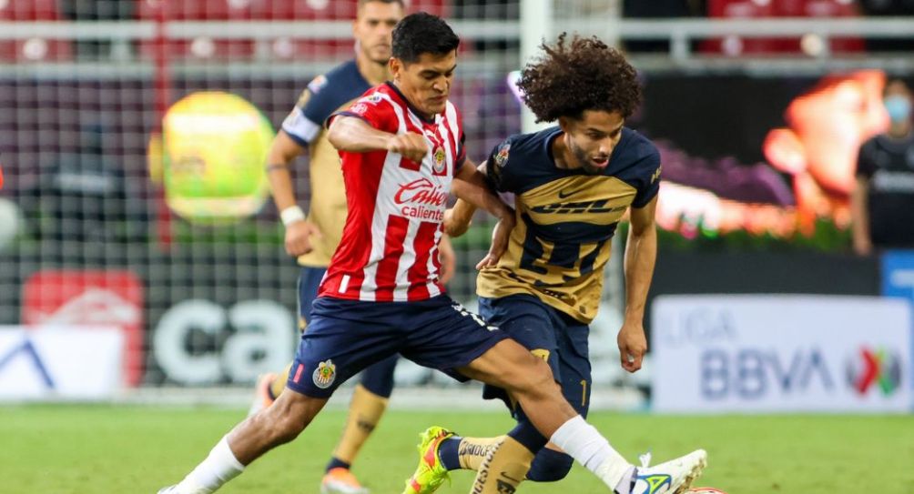 Jesús Sánchez durante un partido de Chivas