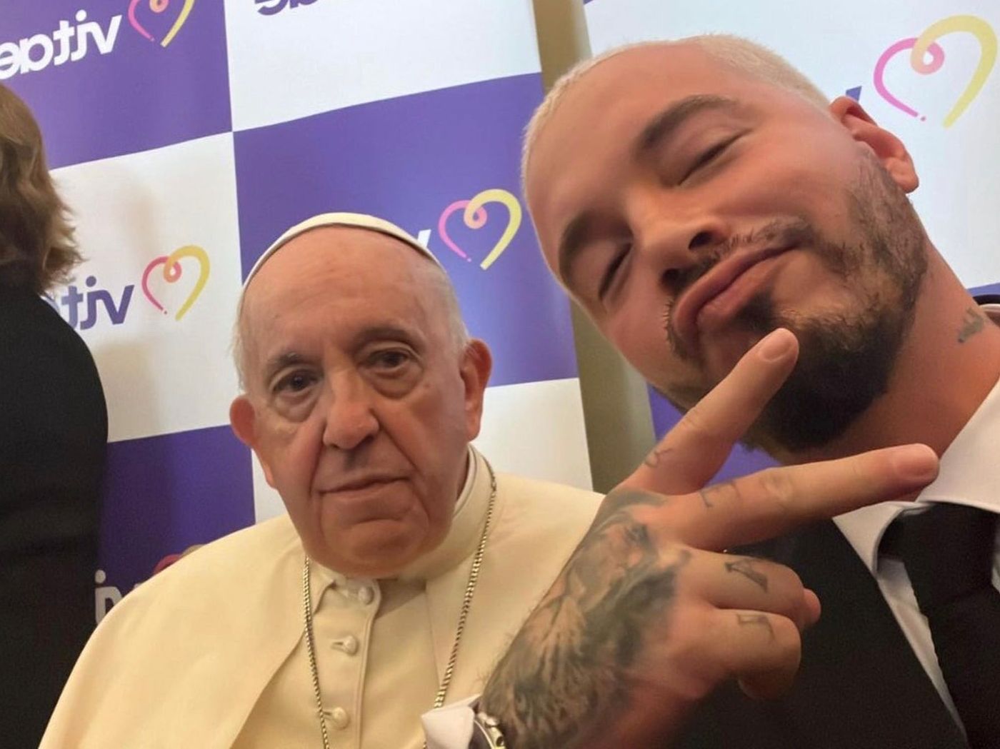 J Balvin y el papa