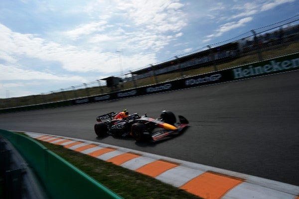 Checo Pérez durante las prácticas libres del GP de Países Bajos