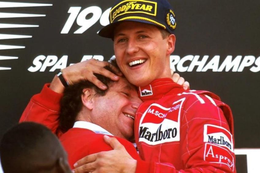 Michael Schumacher y Jean Todt tras una carrera