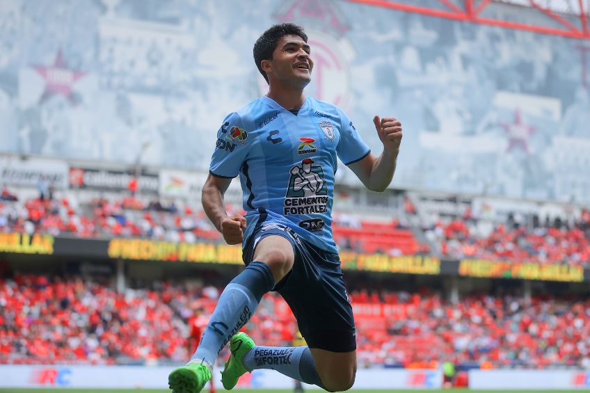 Nicolás Ibáñez festejando un gol