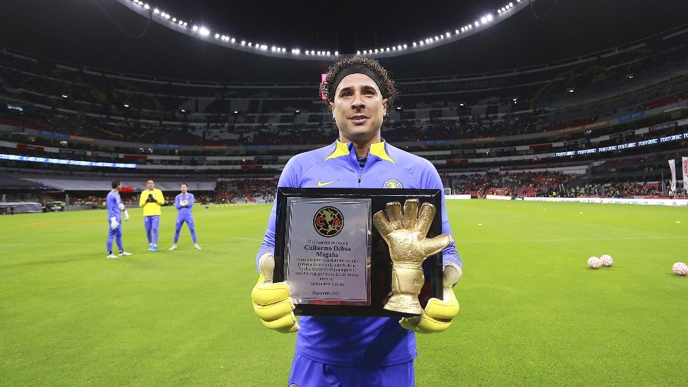 Memo Ochoa recibió reconocimiento por récord de porterías imbatidas en América