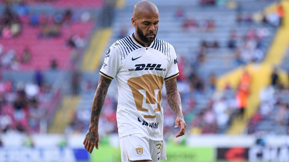 Dani Alves en lamento tras juego ante Atlas