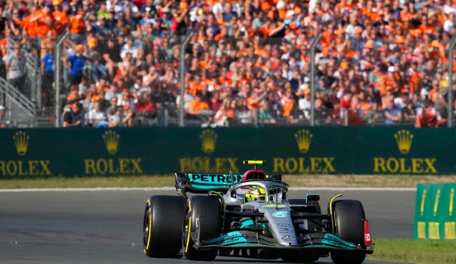 Hamilton en su auto en el circuito de Zandvoort