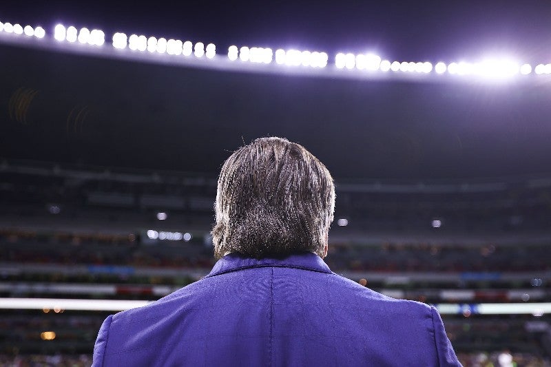 Miguel Herrera en el estadio Azteca