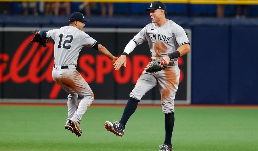 Judge celebra triunfo con Isiah Kiner-Falefa