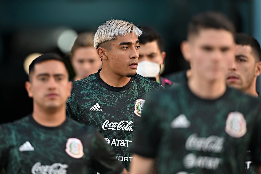 Julián Araujo en entrenamiento con el Tricolor