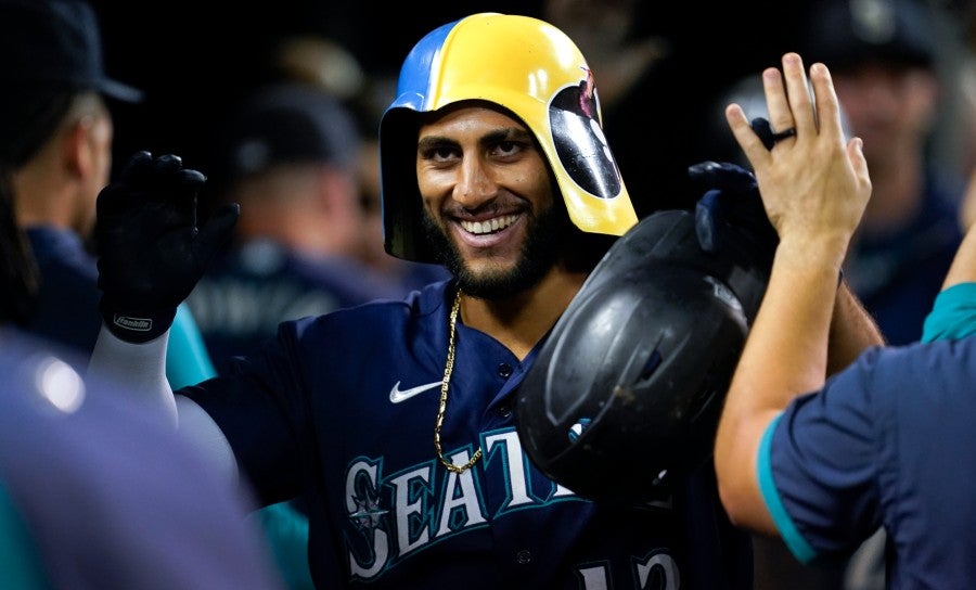 Abraham Toro celebra en el dugout