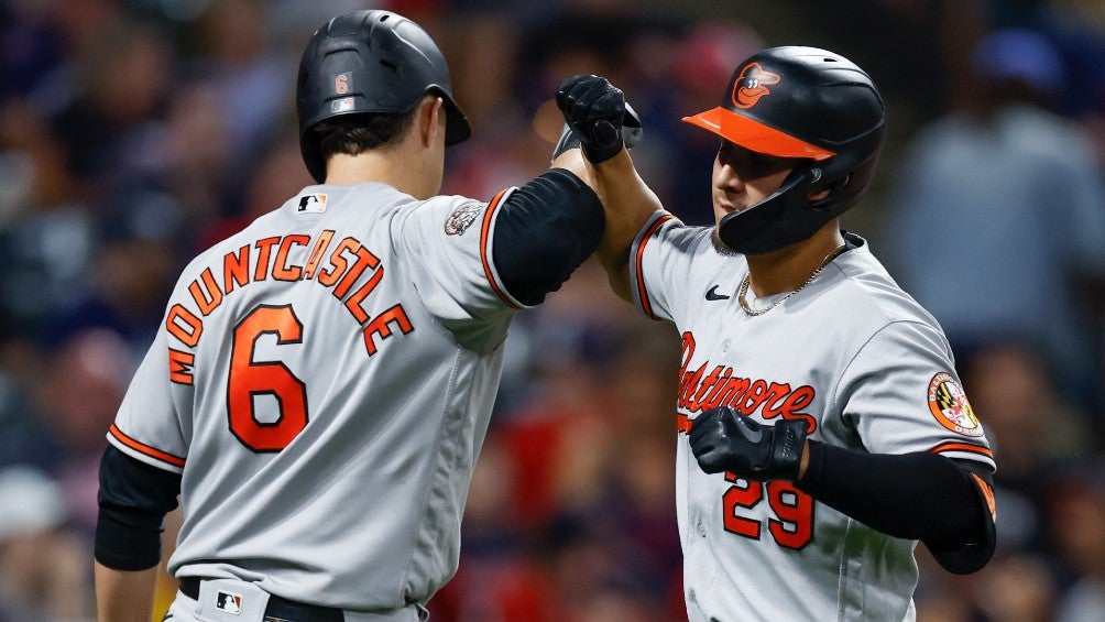 Ramón Urías: Cuadrangular 15 de la campaña para el mexicano en triunfo de Orioles ante Guardians