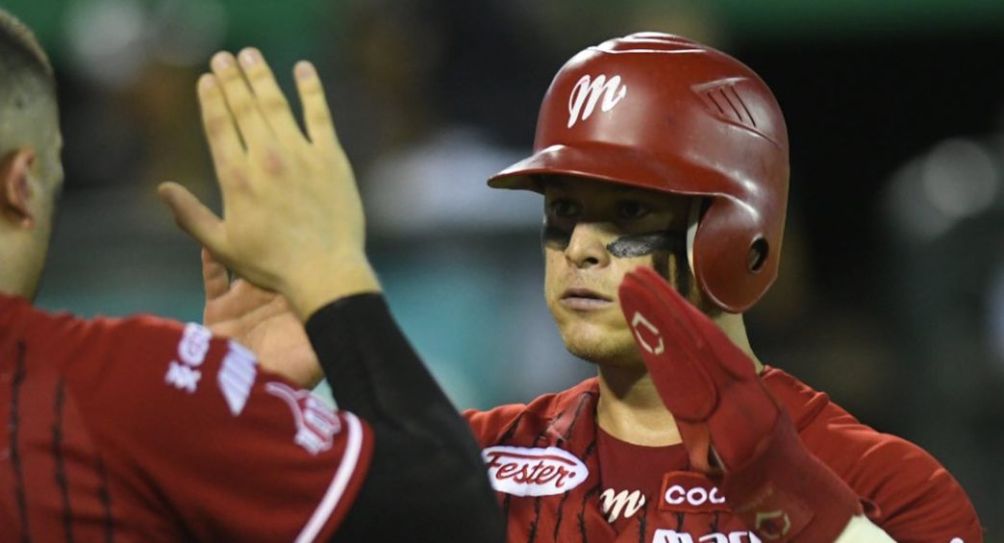 Jugadores de Diablos Rojos tras un juego de la Final de la Zona Sur